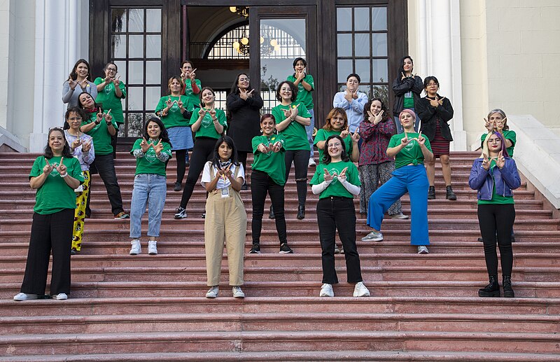 File:Editatona Escuela de mujeres wikipedistas 02.jpg