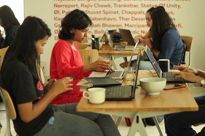 File:Engrossed in editing during Women in art editathon IMG 5858.jpg