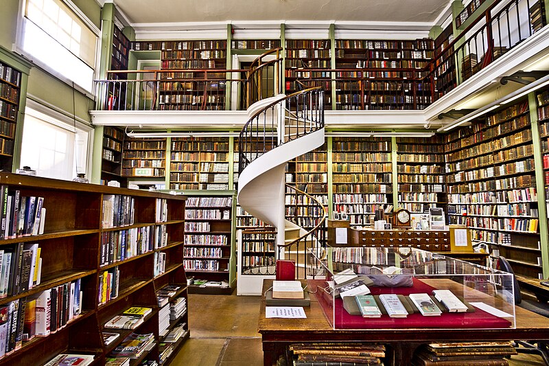 File:The Leeds Library interior 2.jpg